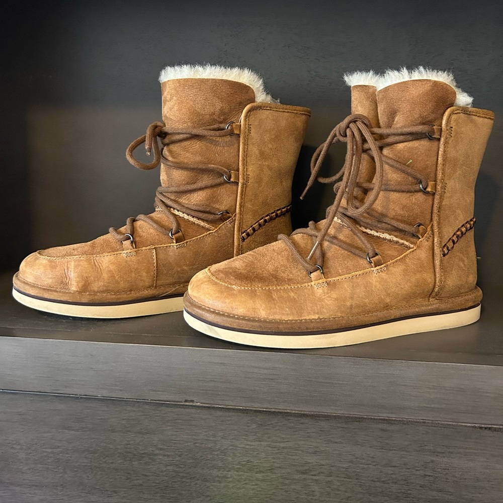 Uggs- Women’s- Size 7- Fur Lined- Lace Up- Chestnut Brown